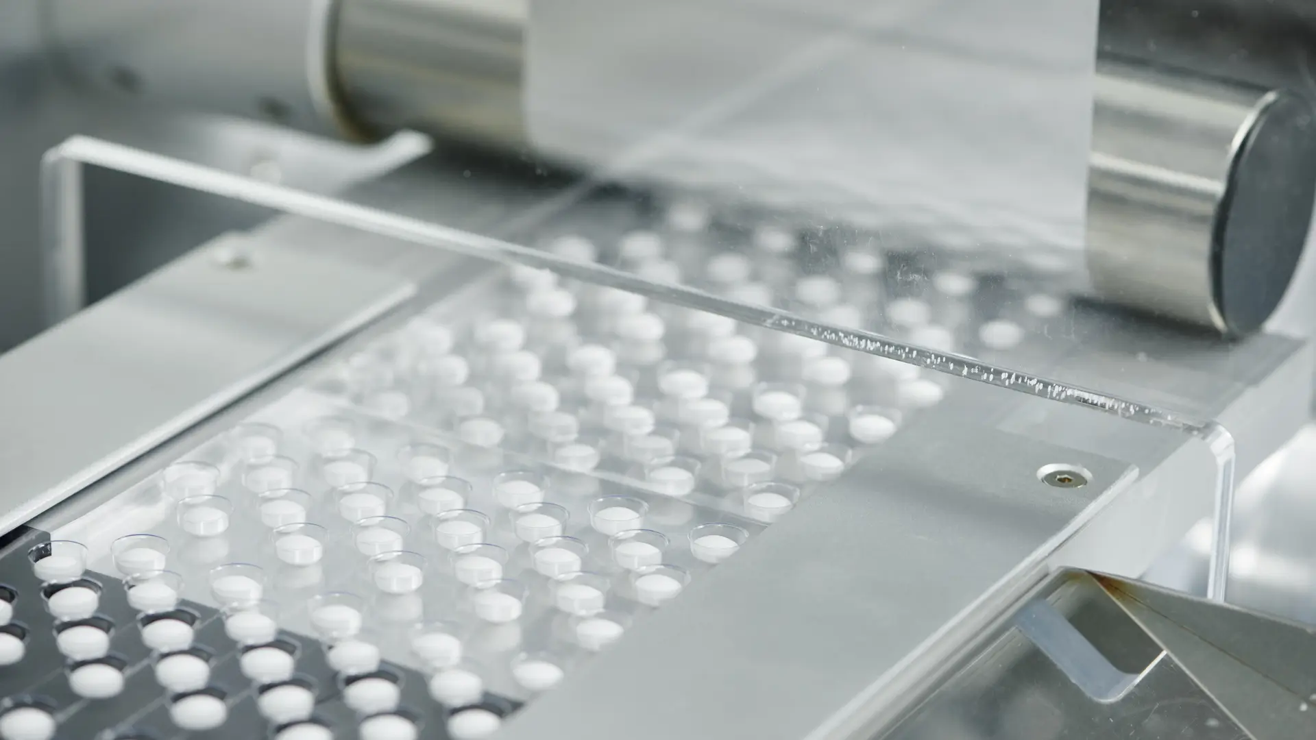 Exploring the functional roles of microcrystalline cellulose (MCC) in tablet formulation